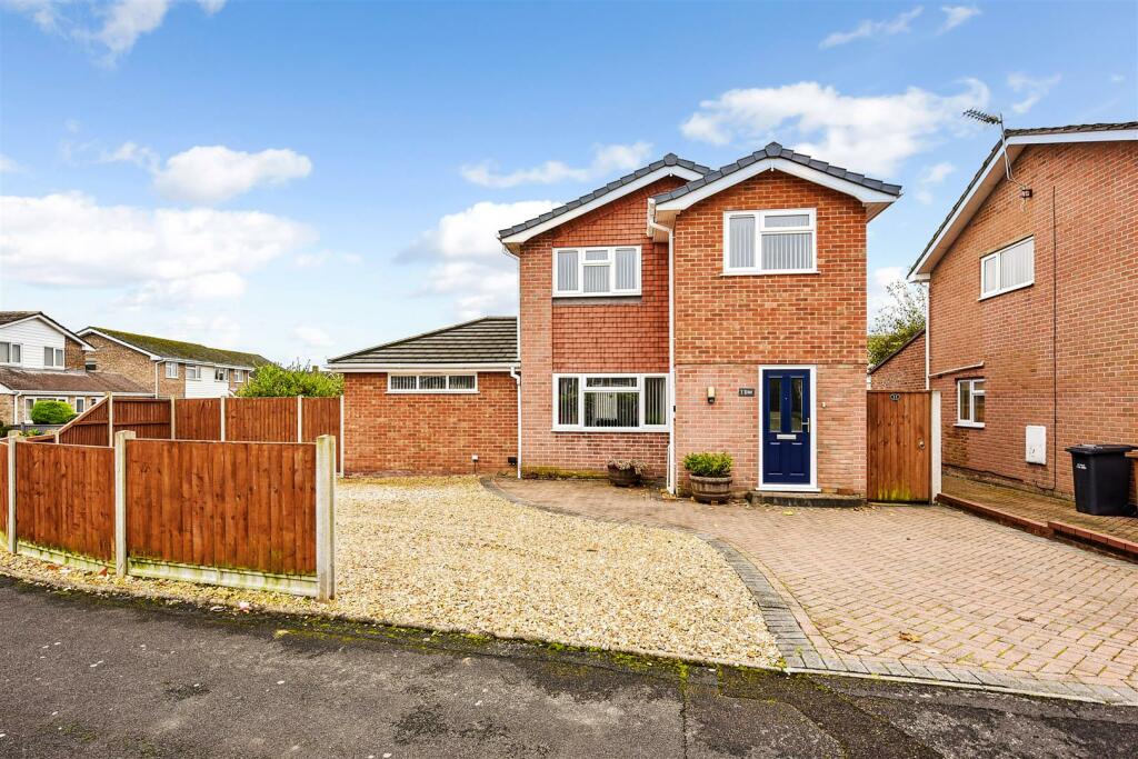 3 bedroom detached house for sale in Tower Close, Charlton, Andover, SP10