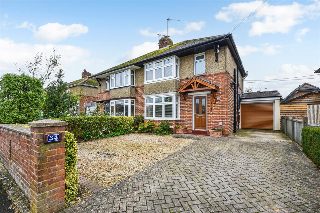 2 bedroom semidetached house for sale in Ash Tree Road, Andover, SP10