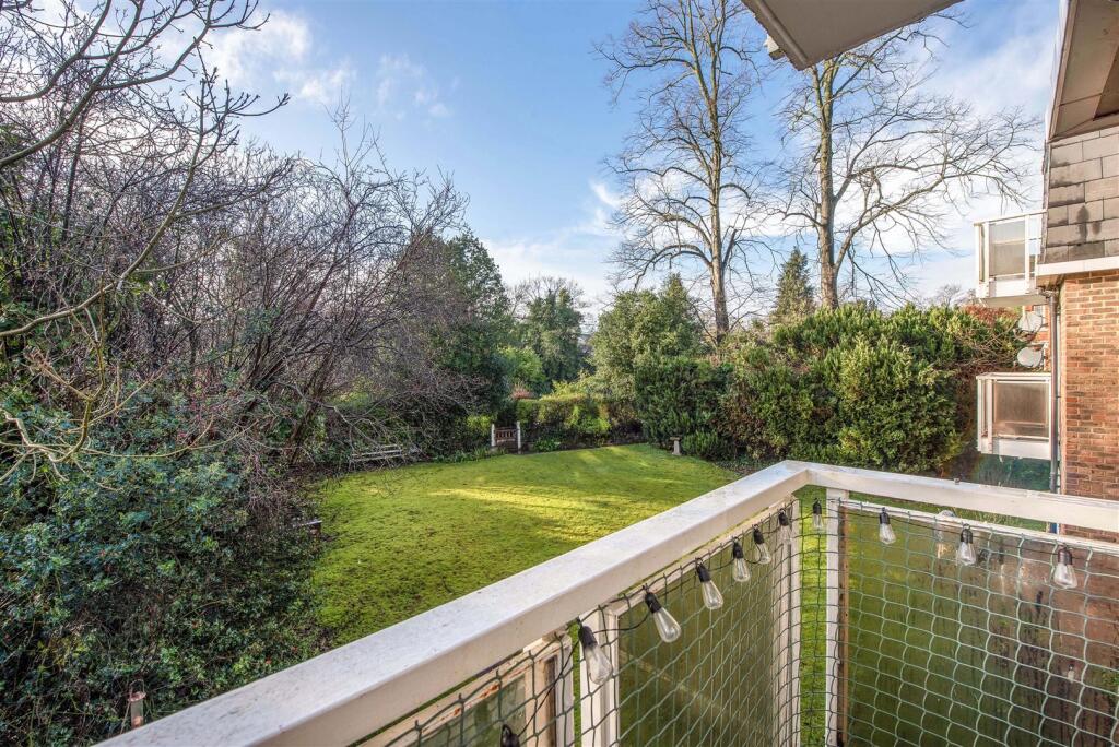 Main image of property: 10 Victoria Court, Andover, SP10 3QS