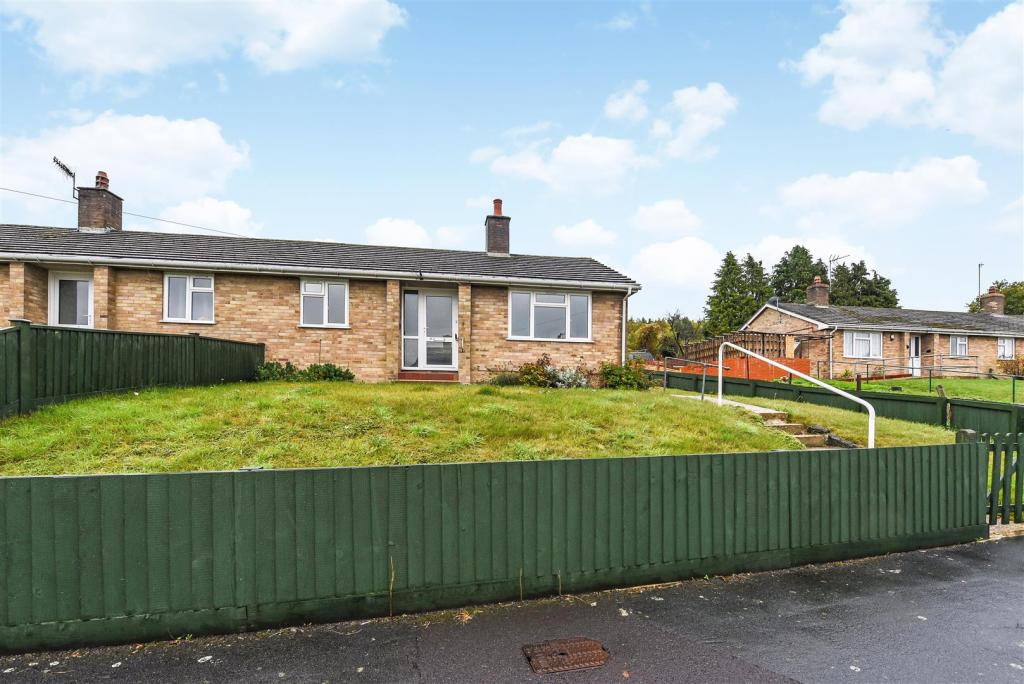 2 bedroom semidetached bungalow for sale in Beech Hill Road, Tidworth, SP9