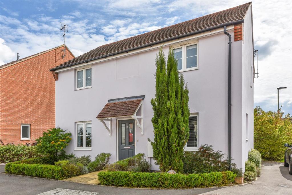 3 bedroom detached house for sale in Romney Road, Andover, SP11