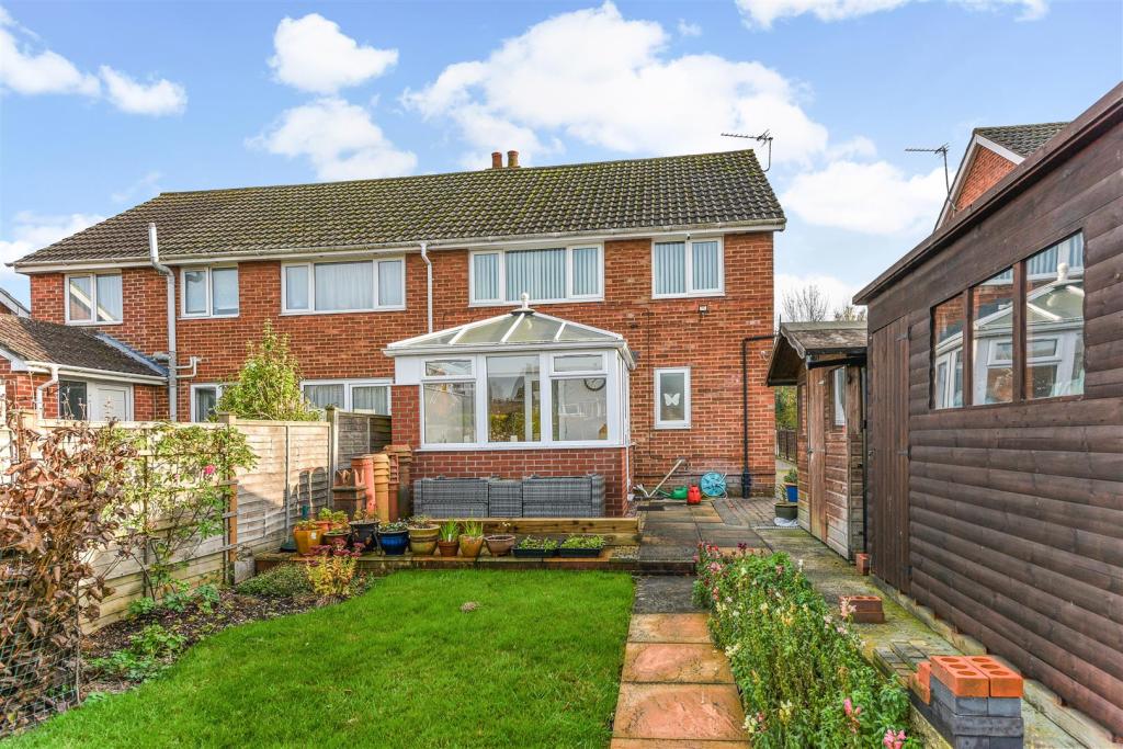 3 bedroom semidetached house for sale in Vigo Road, Andover, SP10
