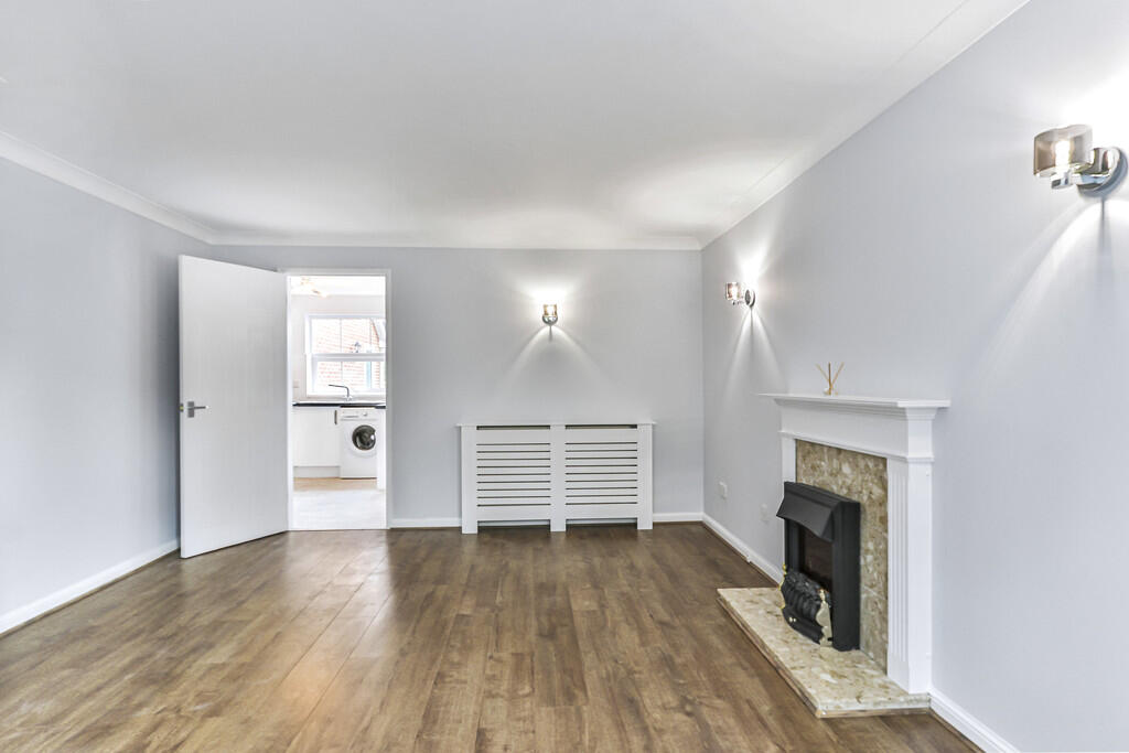Additional property image - Twin Oaks Close, Broadstone