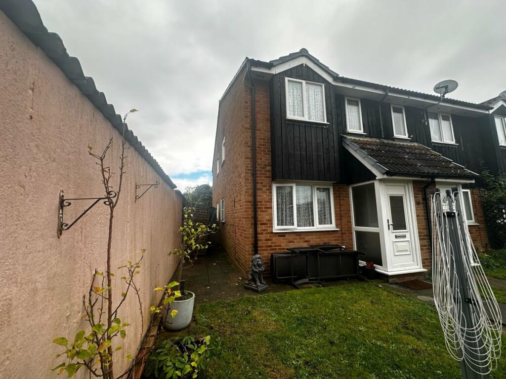 1 bedroom terraced house for rent in Pippins Court, Ashford, TW15