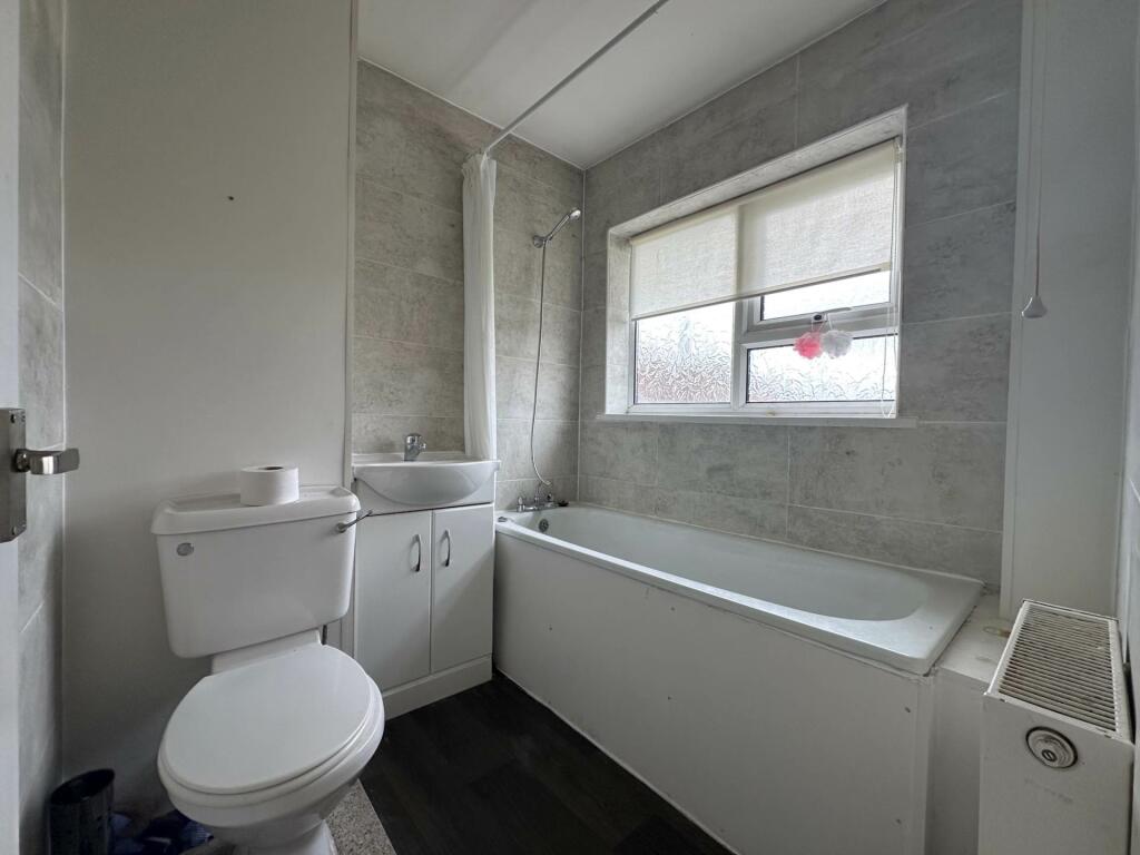 Additional property image - Beacon Road, Slade Green   ** VIDEO & 3D FLOORPLAN AVAILABLE **