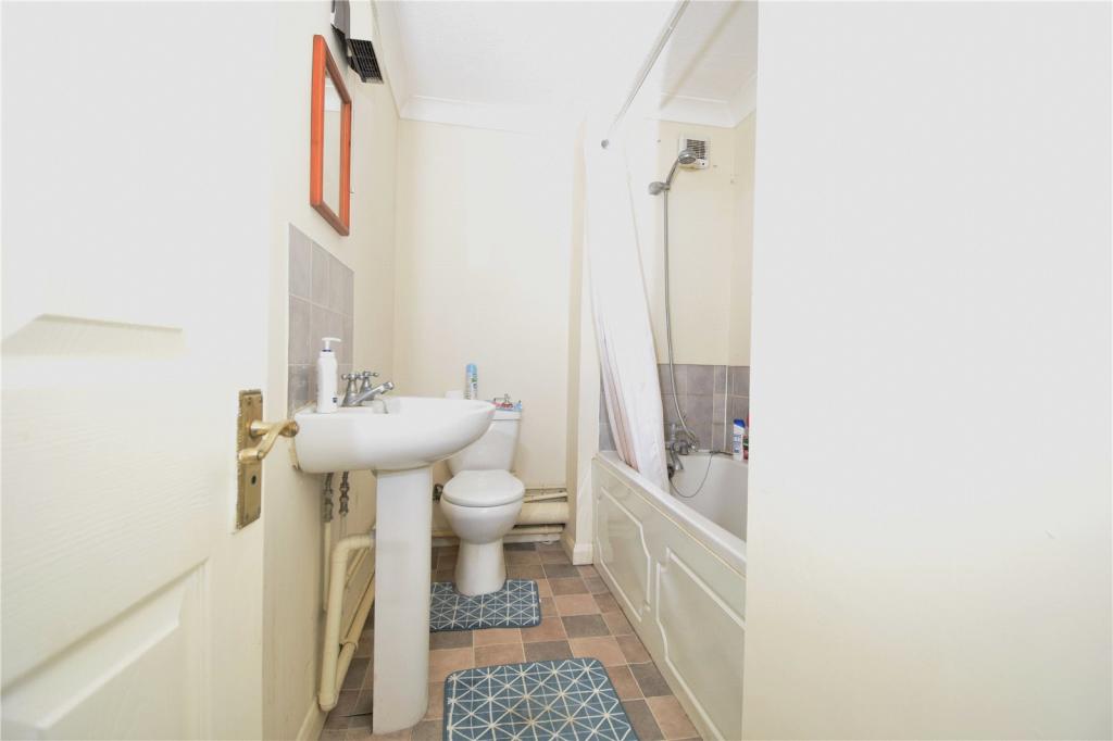 Additional property image - Stour View Court, Stour Road, Harwich, Essex, CO12