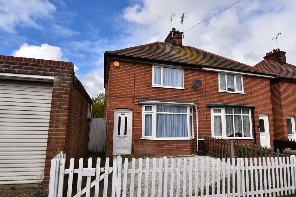 2 bedroom semidetached house for rent in Portland Avenue, Dovercourt