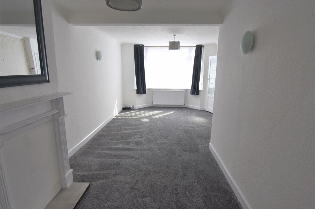 2 bedroom semidetached house for rent in Portland Avenue, Dovercourt