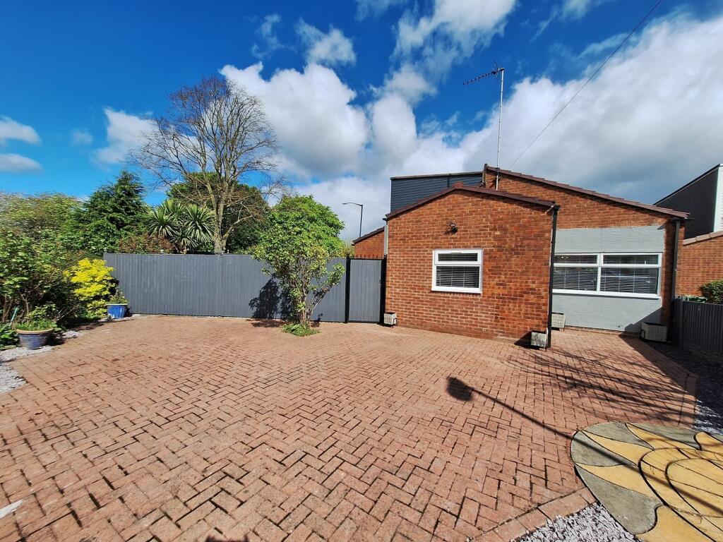 Main image of property: Ferndale Close, Nuneaton, CV11