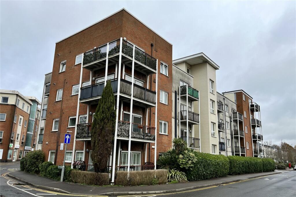 1 bedroom apartment for sale in Canalside, Merstham, Redhill, Surrey, RH1