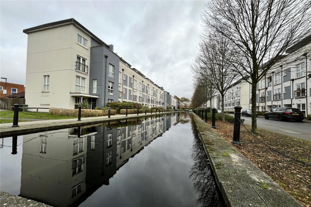 1 bedroom apartment for sale in Canalside, Merstham, Redhill, Surrey, RH1