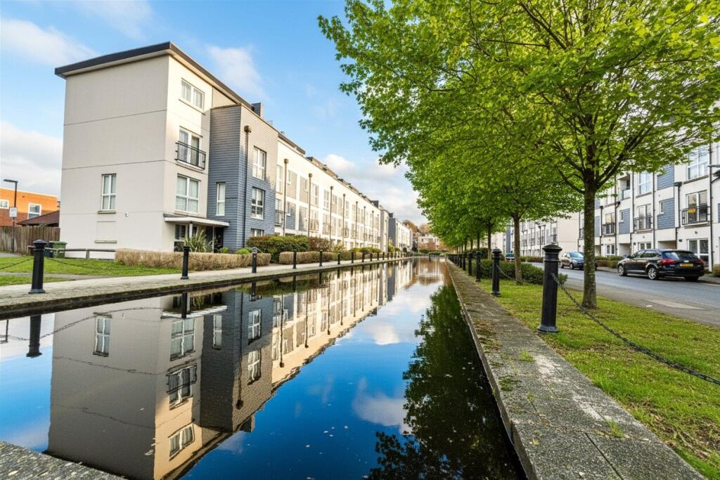 Main image of property: Canalside, Merstham, Redhill, Surrey, RH1