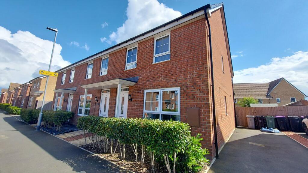 3 bedroom end of terrace house for sale in Musselburgh Way, Bourne, PE10