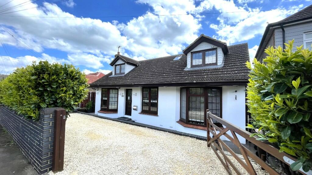 4 bedroom detached house for sale in Woolifers Avenue, Corringham