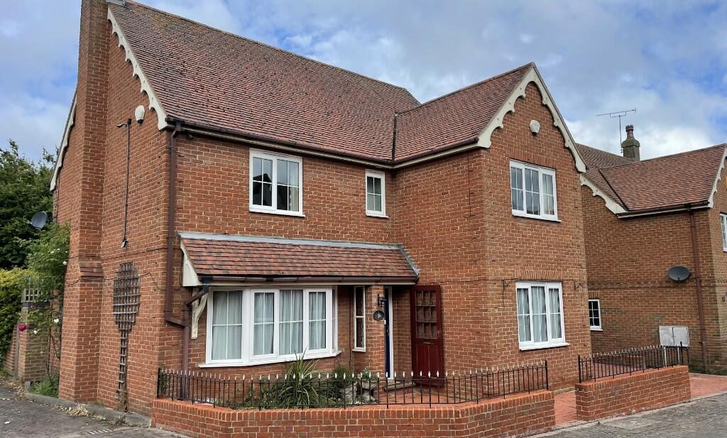 4 bedroom detached house for sale in Romagne Close, Horndon on The Hill, Essex SS17