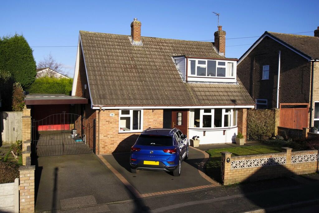 3 bedroom detached house for sale in Tennyson Close, Measham, DE12