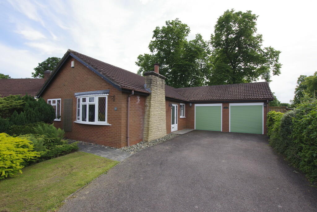 3 bedroom detached bungalow for sale in Castle Way, AshbydelaZouch, LE65
