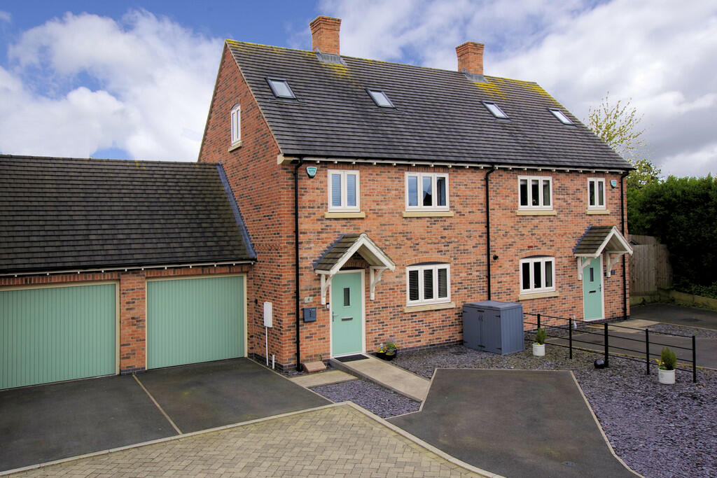 3 bedroom semidetached house for sale in The Old Stables, Oakthorpe, DE12