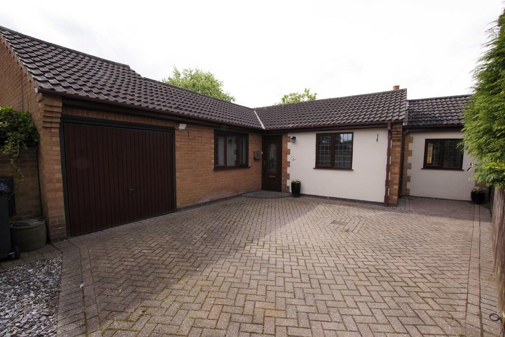 3 bedroom detached bungalow for sale in Sandhills Close, Measham, DE12