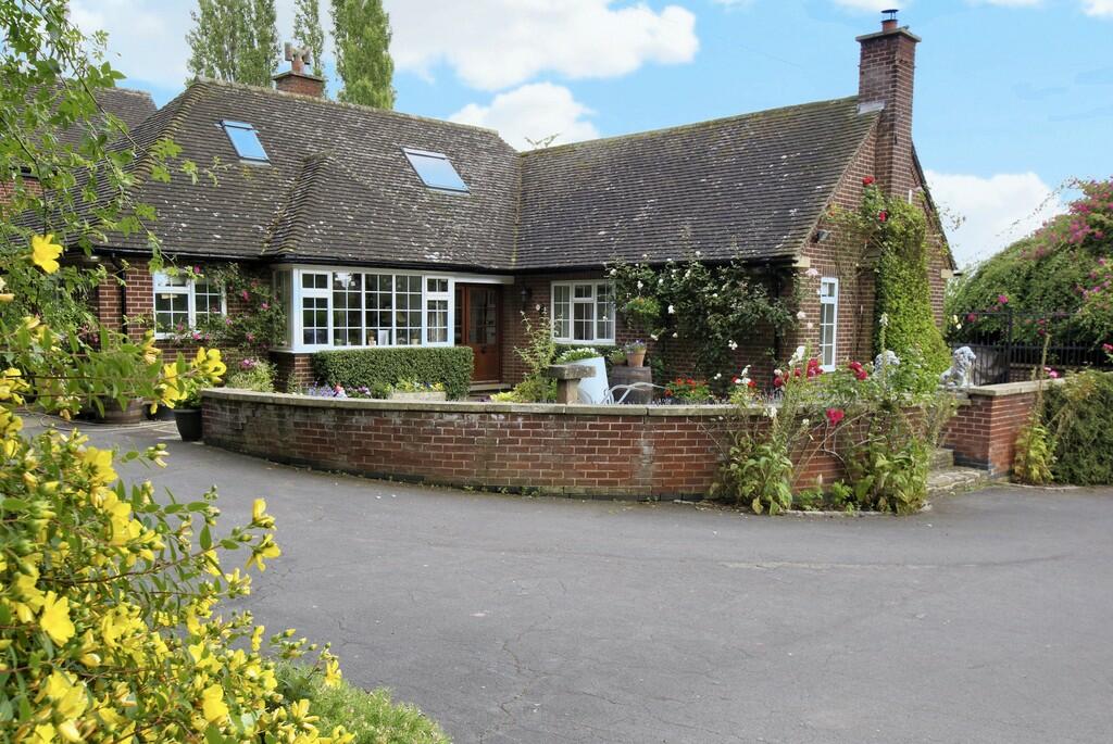 5 bedroom detached house for sale in Tonge Lane, Breedononthehill, DE73