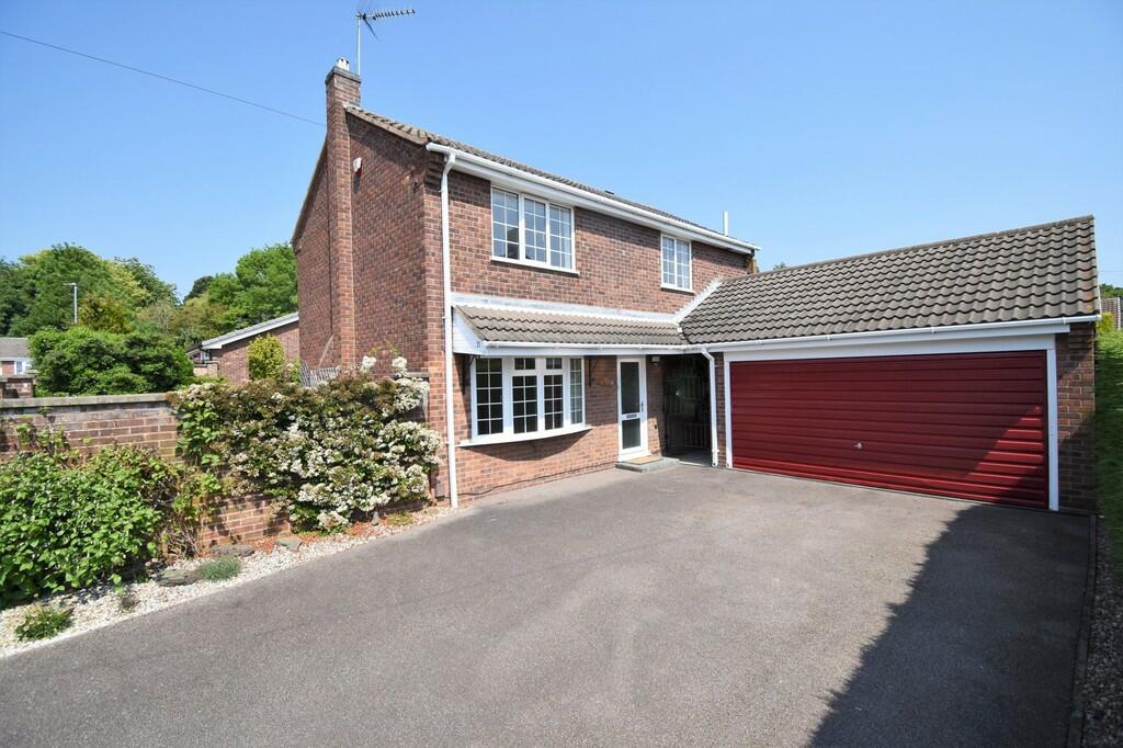 4 bedroom detached house for sale in Cropston Avenue, Loughborough, LE11