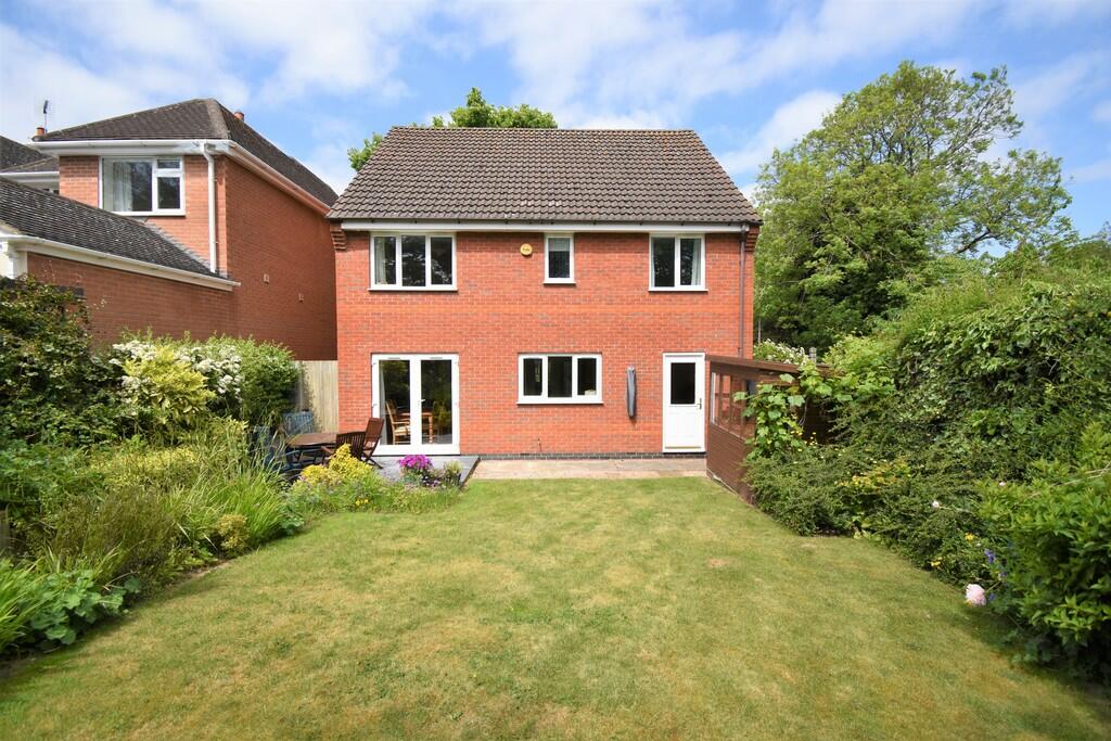 4 bedroom detached house for sale in Beacon Road, Loughborough, LE11