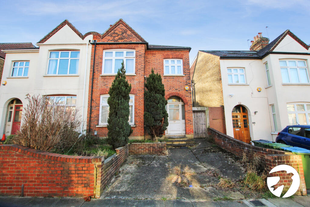 3 bedroom semidetached house for sale in Dunvegan Road, London, SE9