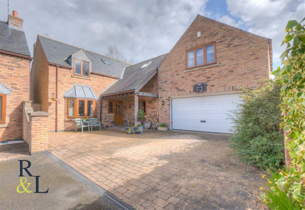 4 bedroom detached house for sale in Saddlers Gate, Radcliffe On Trent