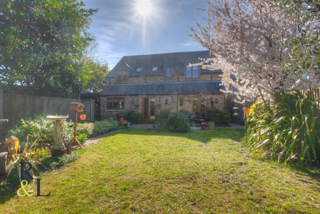 4 bedroom detached house for sale in Saddlers Gate, Radcliffe On Trent