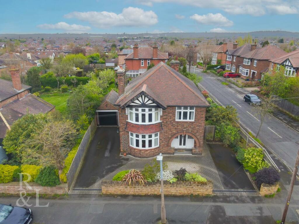 4 bedroom detached house for sale in Stamford Road, West Bridgford