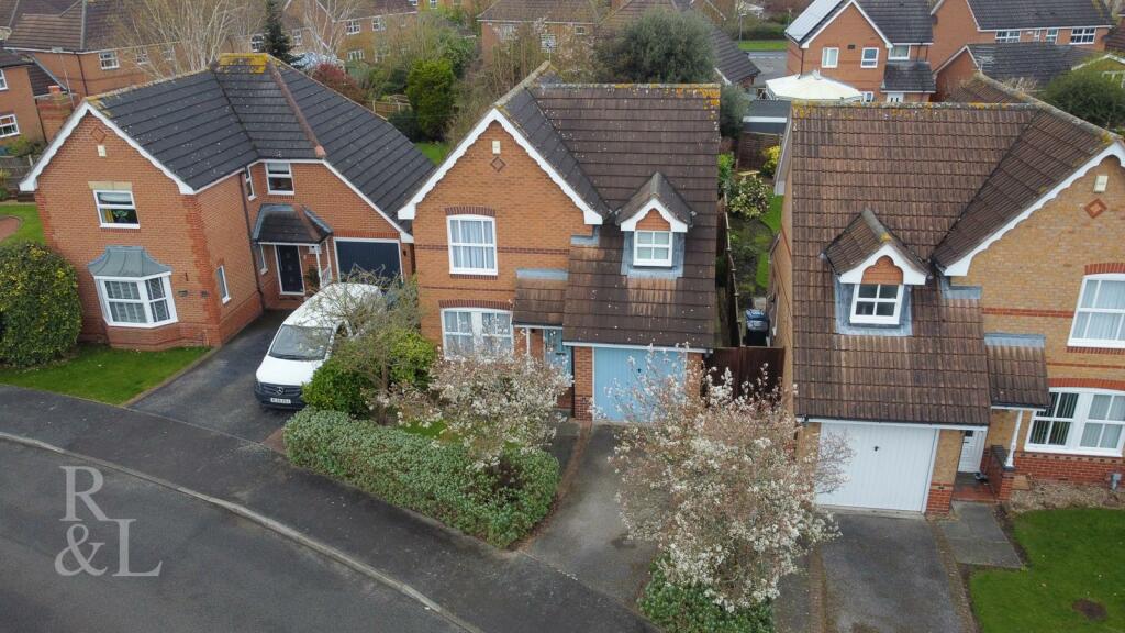 3 bedroom detached house for sale in Gillercomb Close, West Bridgford/Gamston, Nottingham, NG2