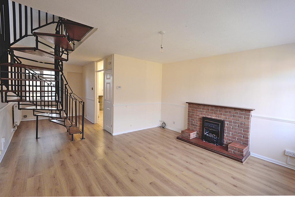 3 bedroom terraced house for sale in Chase Hill Road, Arlesey, SG15