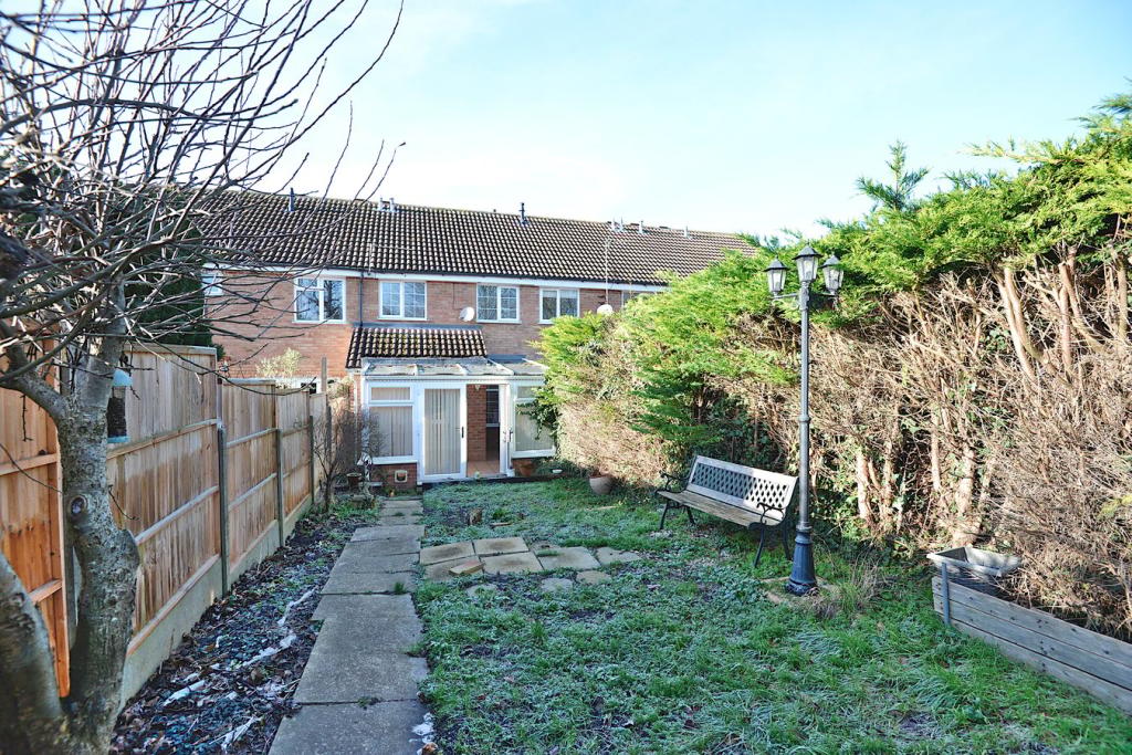 3 bedroom terraced house for sale in Chase Hill Road, Arlesey, SG15