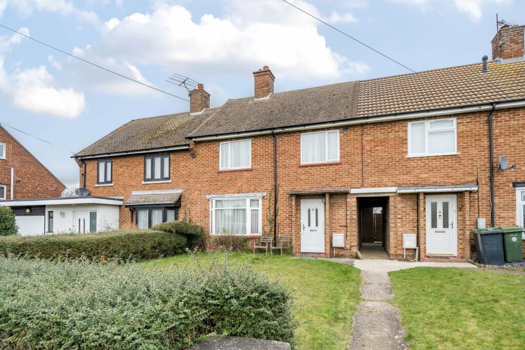 3 bedroom terraced house for sale in Lymans Road, Arlesey, SG15