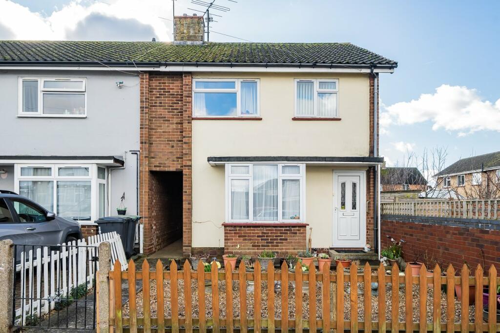3 bedroom end of terrace house for sale in Denny Crescent, Langford