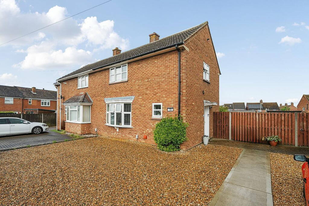 2 bedroom semidetached house for sale in Hillary Rise, Arlesey, SG15