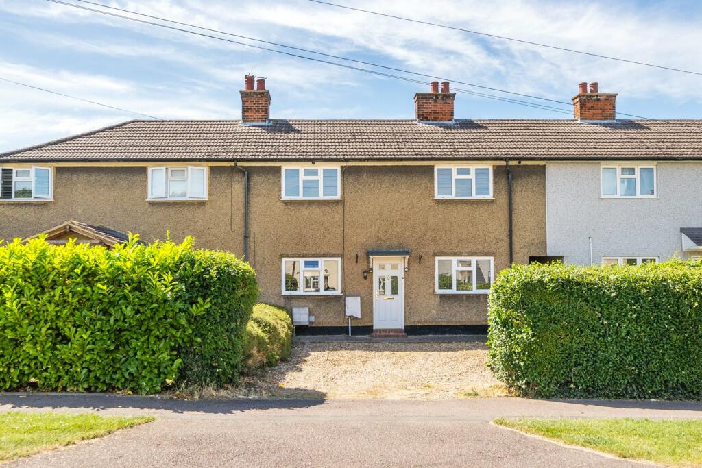 3 bedroom terraced house for sale in The Avenue, Stotfold, Hitchin, SG5