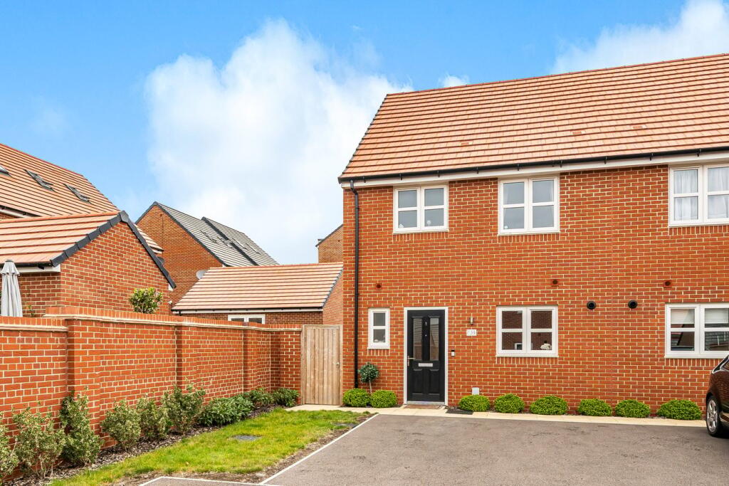 Main image of property: Eskil Paddock, Stotfold, SG5