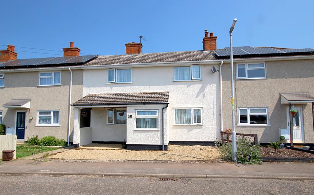3 bedroom terraced house for sale in Arlesey Road, Henlow, SG16