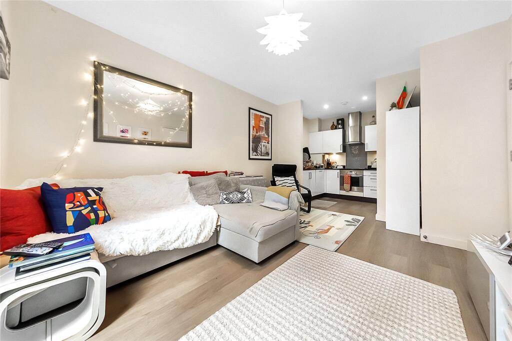 Main image of property: 2B Bollo Lane, Chiswick, W4