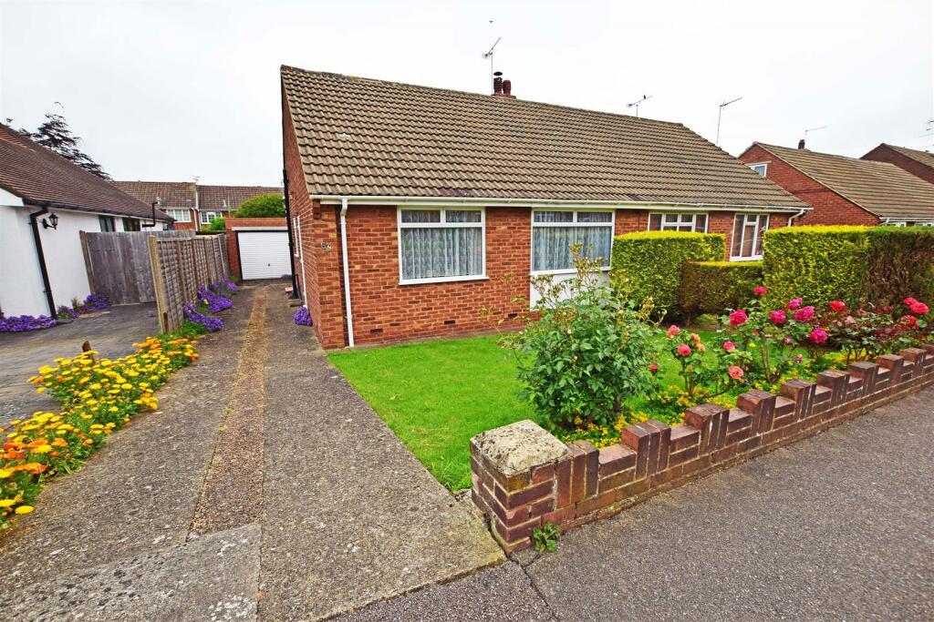 2 bedroom semidetached bungalow for sale in Chalky Bank Road, Rainham