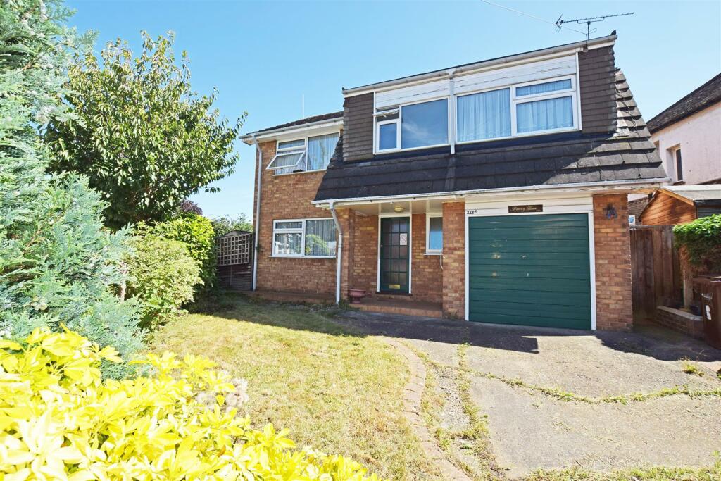 4 bedroom detached house for sale in Barnsole Road, Gillingham, ME7