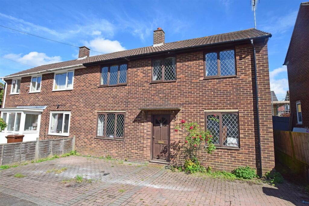 3 Bedroom Semi-detached House For Sale In Wingham Close, Twydall 