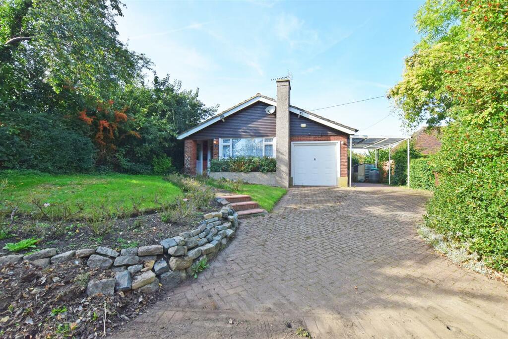 2 bedroom detached bungalow for sale in Meresborough Road, Rainham, Gillingham, ME8
