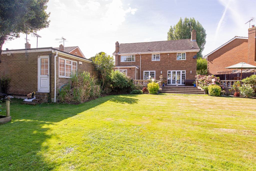 4 bedroom detached house for sale in Dane Close, Hartlip, Sittingbourne