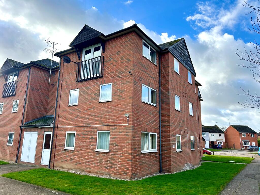 Studio flat for sale in Carnation Drive, Saffron Walden, CB10