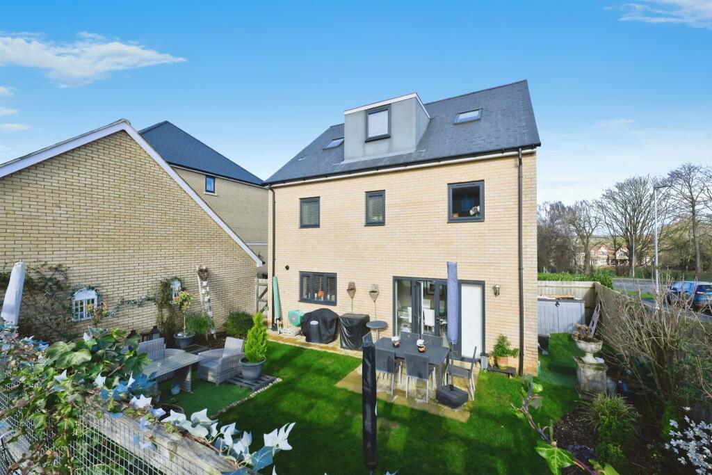 5 bedroom detached house for sale in Leverett Way, Saffron Walden, CB10