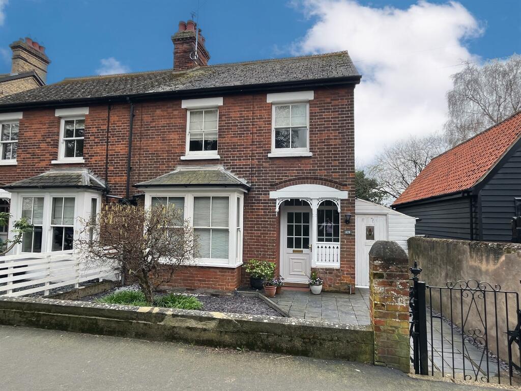 3 bedroom semidetached house for sale in Ashdon Road, Saffron Walden, CB10
