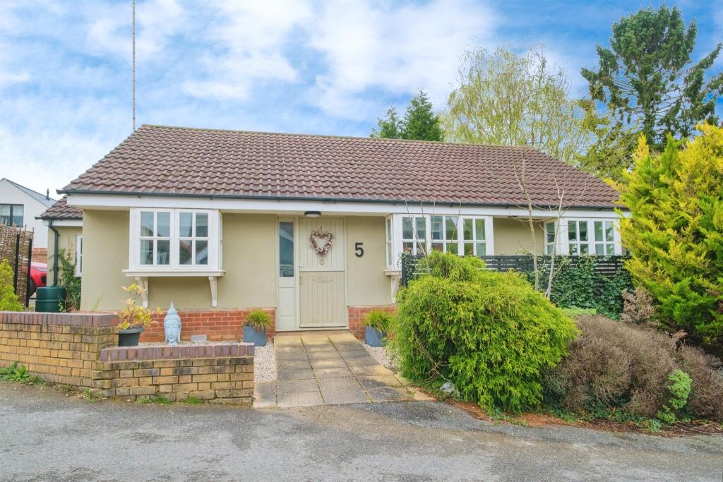 2 bedroom detached bungalow for sale in The Spinney, Newport, Saffron ...