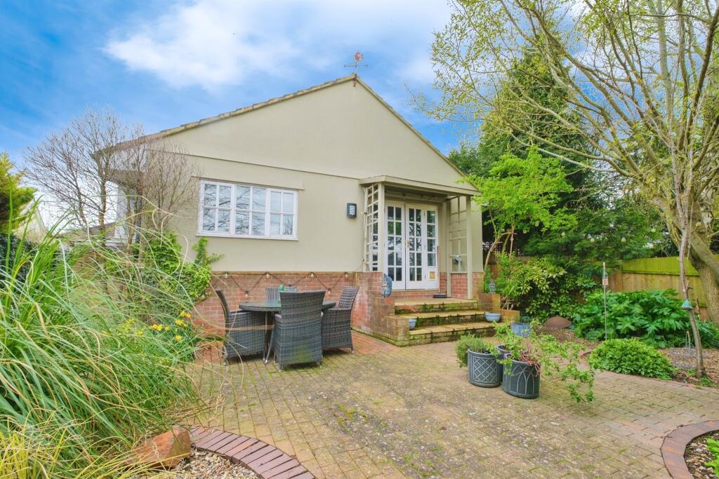 2 bedroom detached bungalow for sale in The Spinney, Newport, Saffron ...